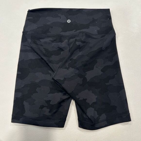 Lululemon Align 10” Biker Shorts Black Camo Size 8 (Minor Flaw) - Picture 2 of 10